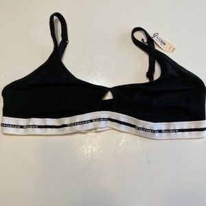 VISTORIAS SECRET SPORTS BRA L/G BLACK and WHITE VICTORIA'S NWT